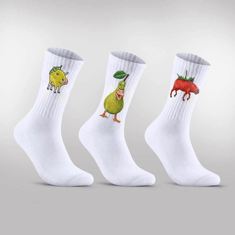 Socken mit lustigen spiel-sinn Motiven bestickt