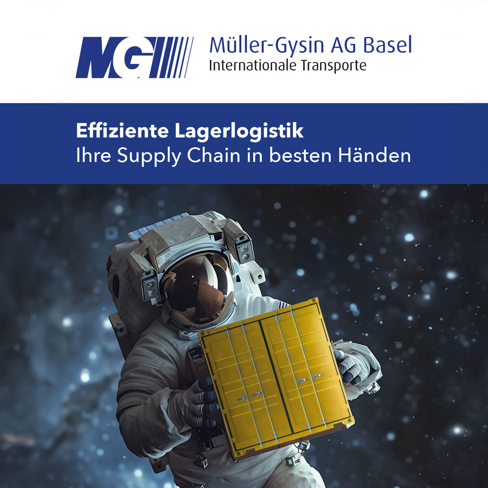 Ein Astronaut mit einem Transportkontainer 