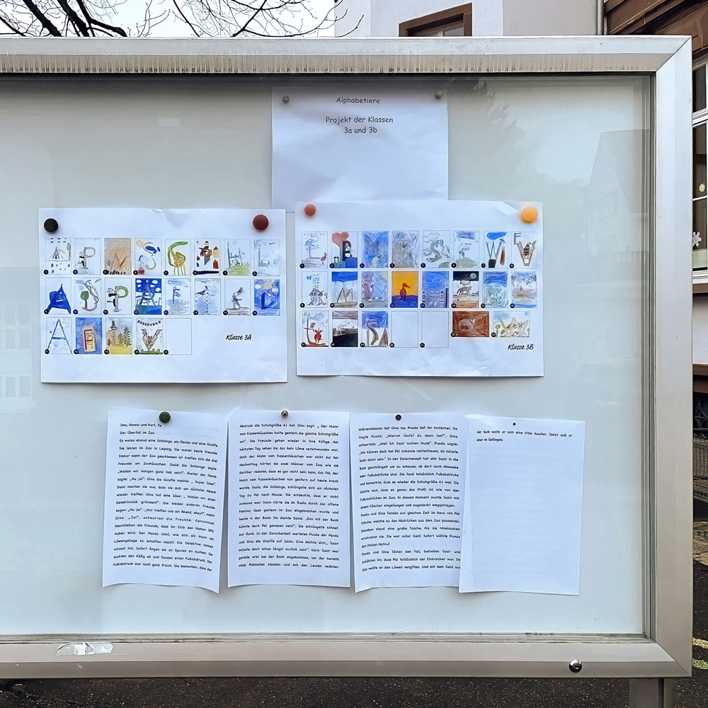 Alphabetiere Workshop im Schaukasten der Hellbergschule Brombach